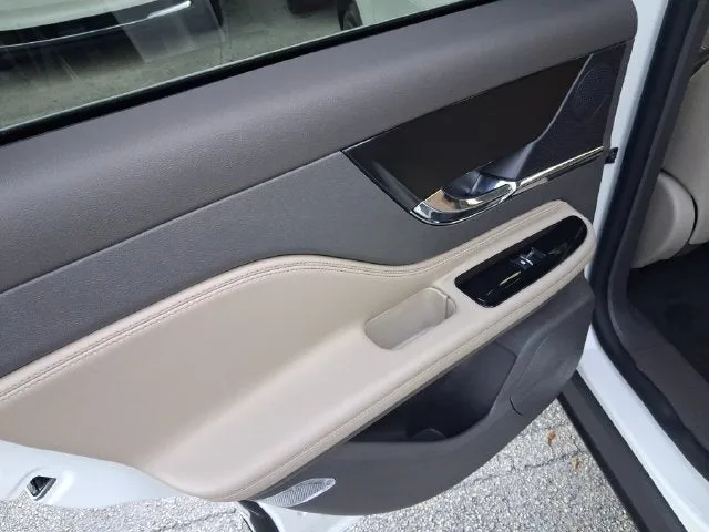 2024 Lincoln Corsair Premiere photo 9