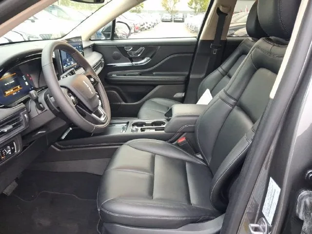 2024 Lincoln Corsair Premiere photo 12