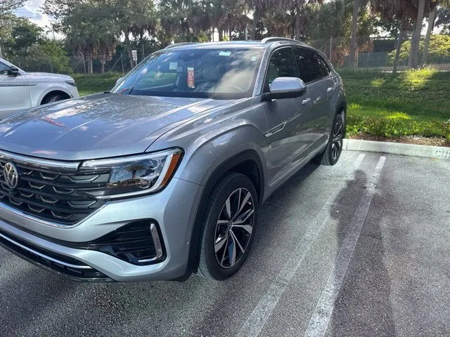 2025 Volkswagen Atlas Cross Sport 2.0T SEL Premium R-Line photo 3