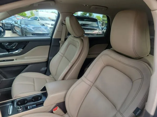 2022 Lincoln Corsair Standard photo 11