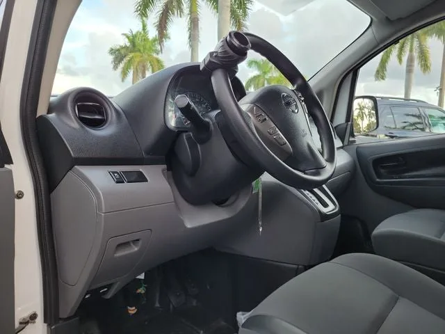 2021 Nissan NV200 S photo 18