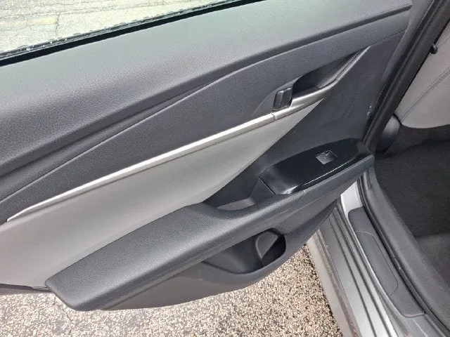 2026 Toyota Camry SE photo 9