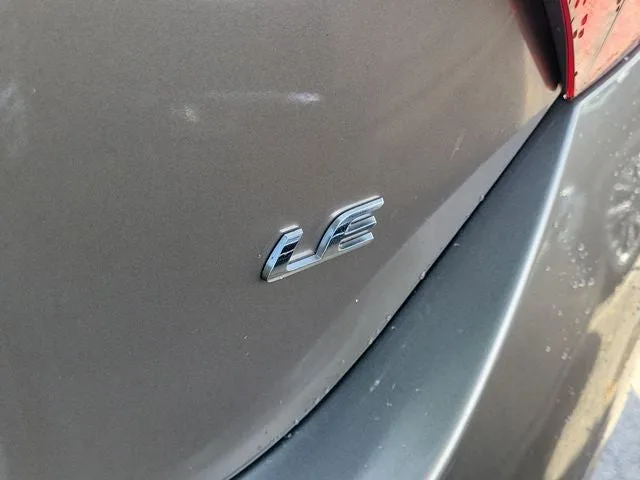 2018 Toyota Corolla LE photo 6