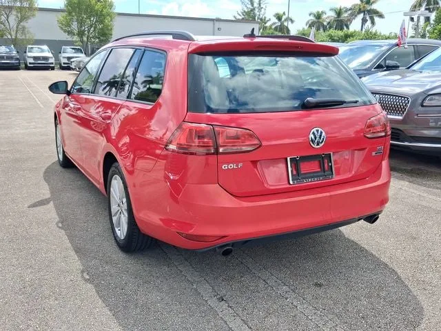 2017 Volkswagen Golf SportWagen S 4Motion photo 3