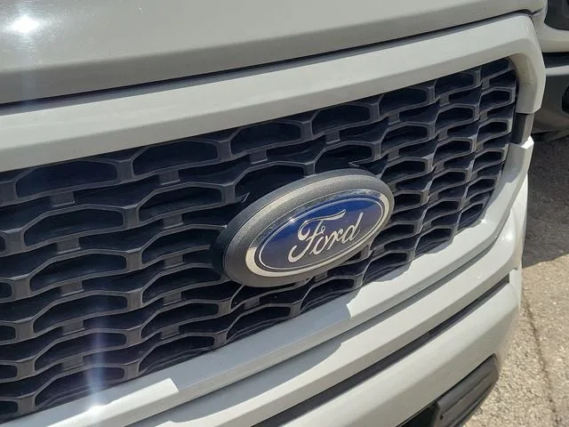 2023 Ford F-150 XL photo 4