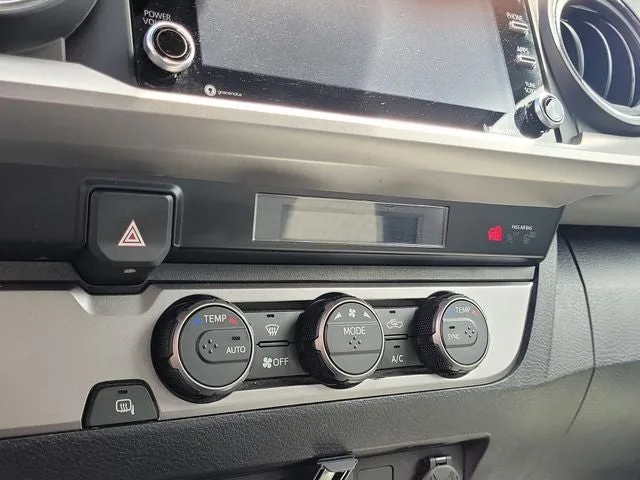 2021 Toyota Tacoma SR5 V6 photo 25