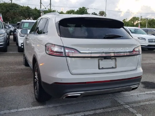 2023 Lincoln Nautilus Standard photo 3