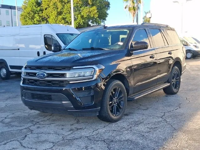 2024 Ford Expedition XLT photo 2