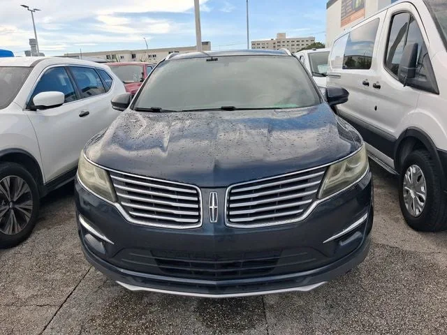 2015 Lincoln MKC Base photo 2