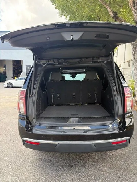 2021 Chevrolet Suburban LT photo 3