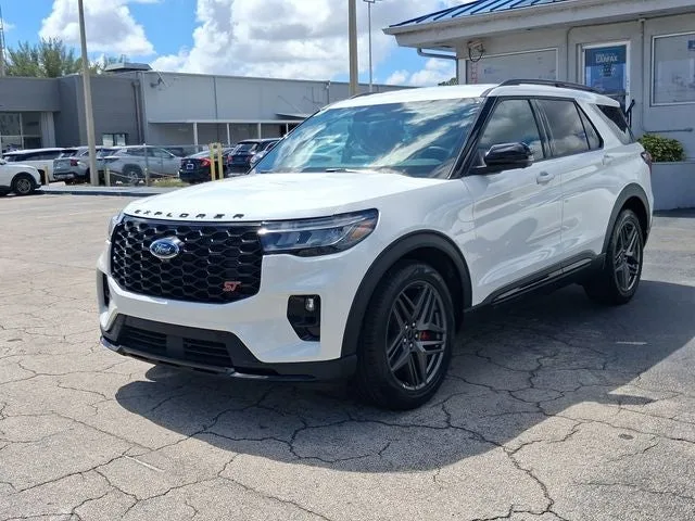 2026 Ford Explorer ST photo 2