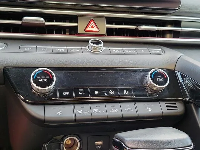 2022 Hyundai Elantra Limited photo 24