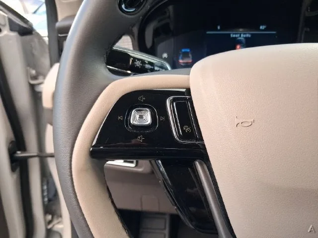 2023 Lincoln Corsair Standard photo 16