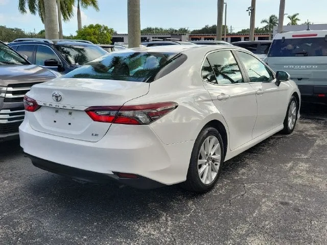 2022 Toyota Camry LE photo 3