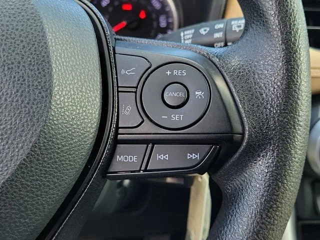 2021 Toyota RAV4 LE photo 22