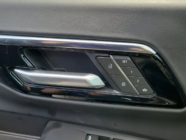 2025 Chevrolet Suburban LT photo 15