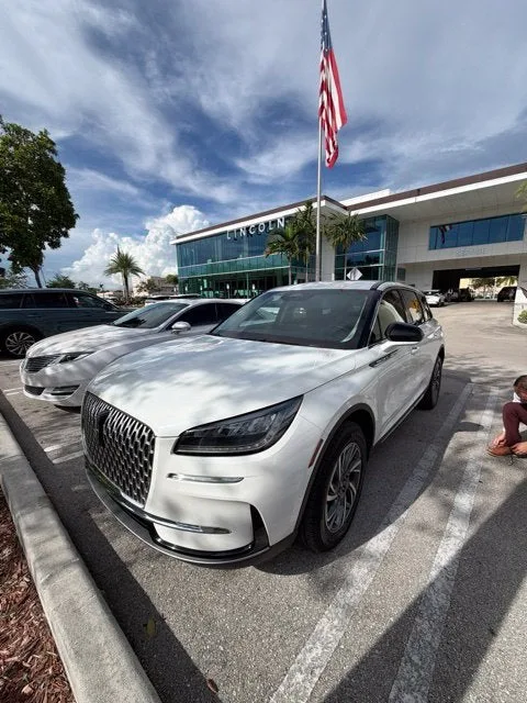 2024 Lincoln Corsair Premiere photo 9