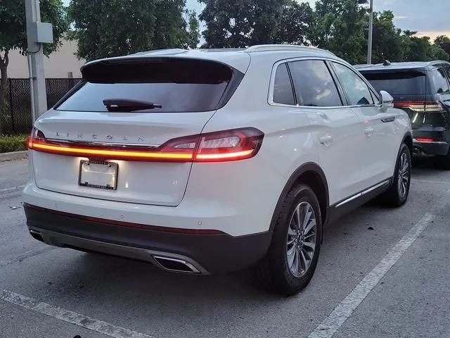 2022 Lincoln Nautilus Standard photo 5