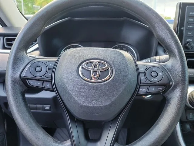 2022 Toyota RAV4 XLE photo 19
