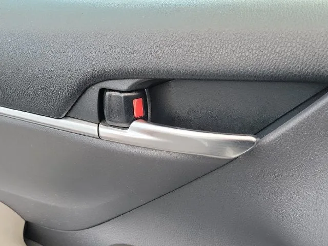 2022 Toyota Camry LE photo 16