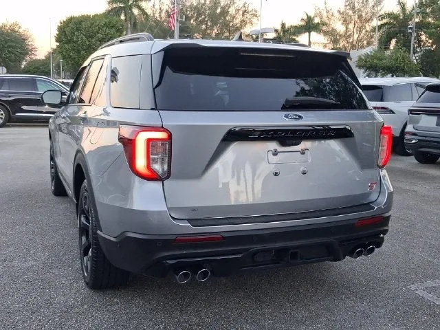 2022 Ford Explorer ST photo 3
