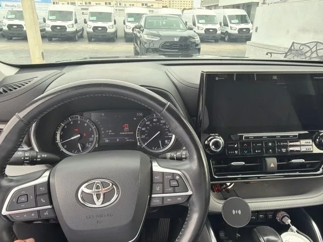2021 Toyota Highlander Limited photo 12