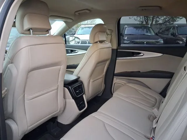 2019 Lincoln Nautilus Standard photo 5