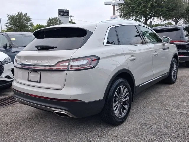2023 Lincoln Nautilus Standard photo 4