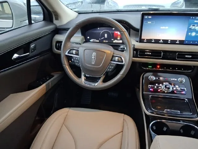 2023 Lincoln Nautilus Standard photo 8