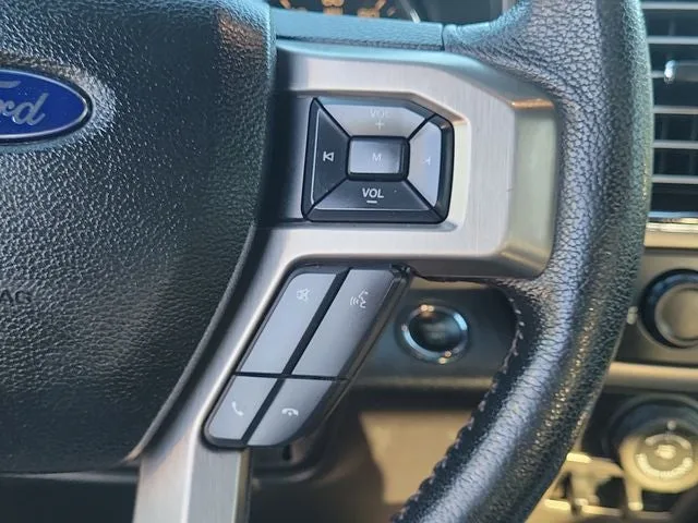 2016 Ford F-150 Platinum photo 23