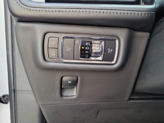 2023 Lincoln Nautilus Standard photo 13