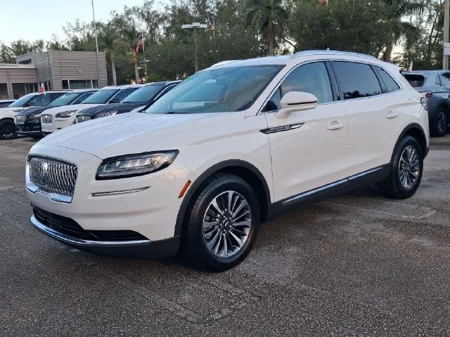 2023 Lincoln Nautilus Standard photo 2