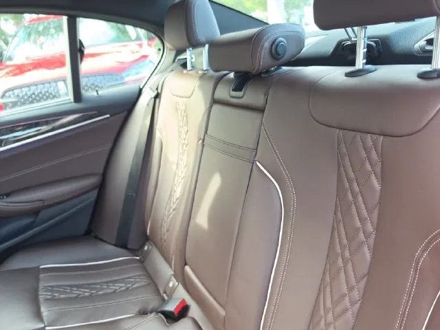 2023 BMW 5 Series M550i xDrive photo 10