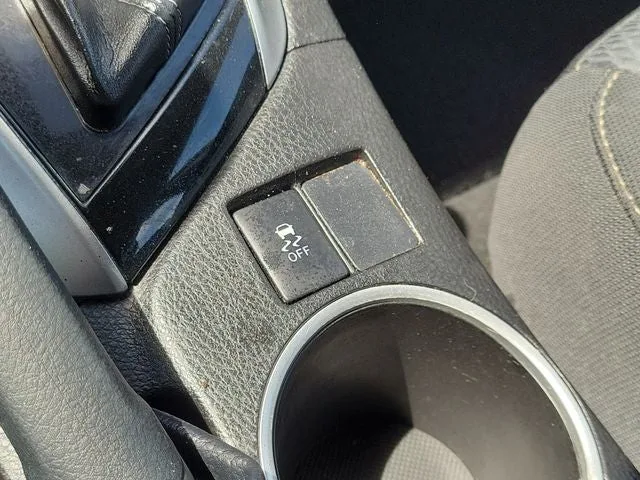 2018 Toyota Corolla LE photo 26