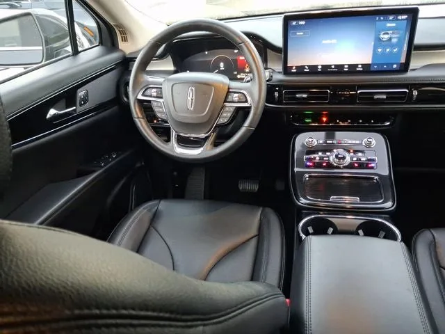 2022 Lincoln Nautilus Standard photo 8