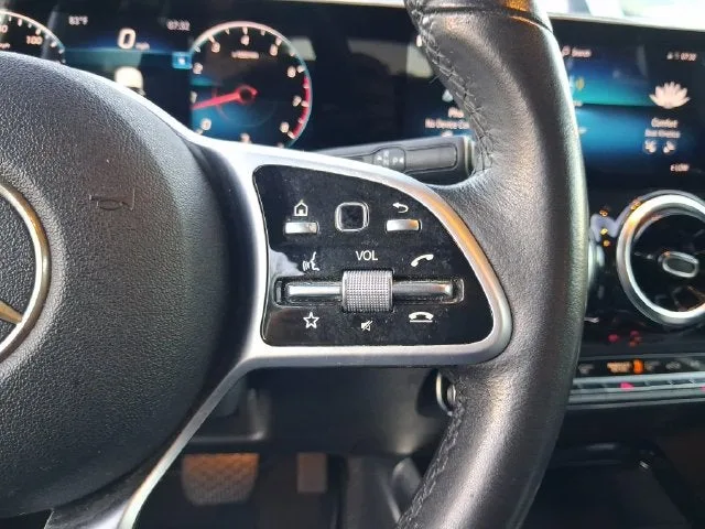 2020 Mercedes-Benz GLB GLB 250 photo 18