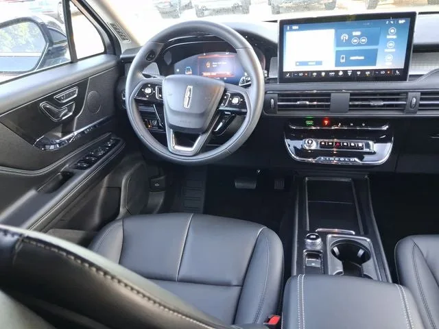 2023 Lincoln Corsair Standard photo 8