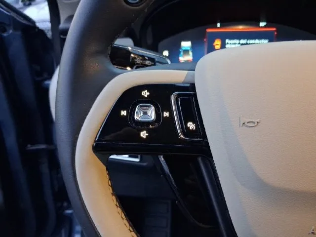 2025 Lincoln Corsair Premiere photo 15