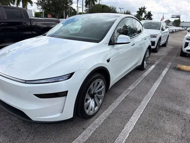 2026 Tesla Model Y Premium photo 2