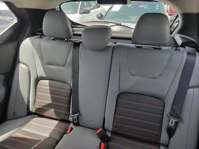 2021 Nissan Kicks SR photo 10
