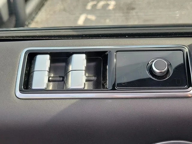 2022 Land Rover Range Rover Sport SVR photo 17