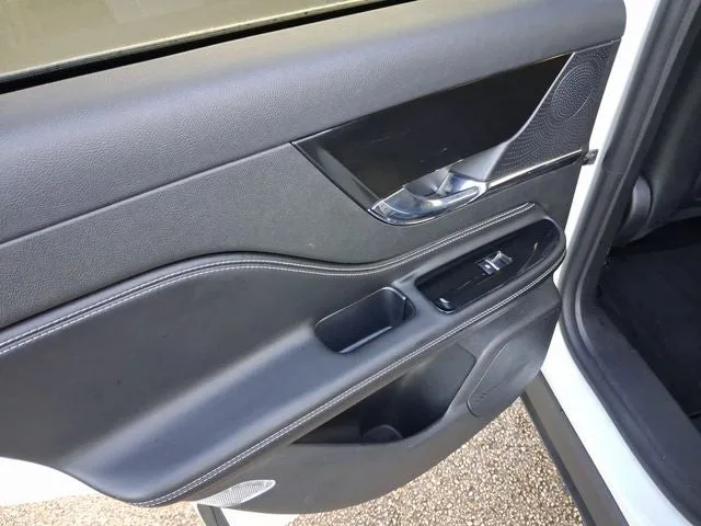 2023 Lincoln Corsair Standard photo 9