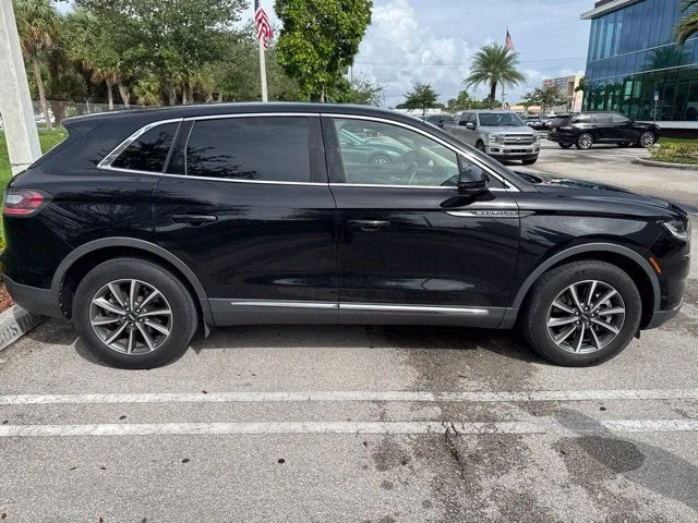 2022 Lincoln Nautilus Standard photo 3