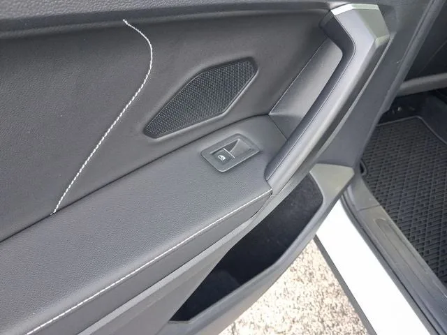 2022 Volkswagen Tiguan 2.0T SE photo 10