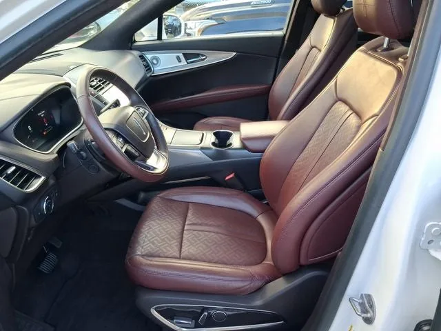 2019 Lincoln Nautilus Black Label photo 12