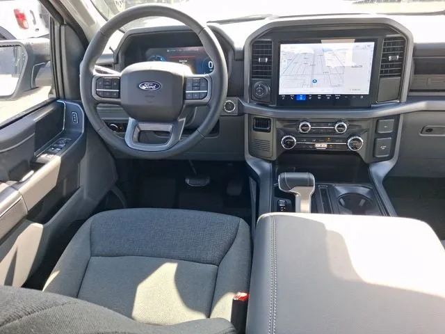 2025 Ford F-150 Lightning XLT photo 8