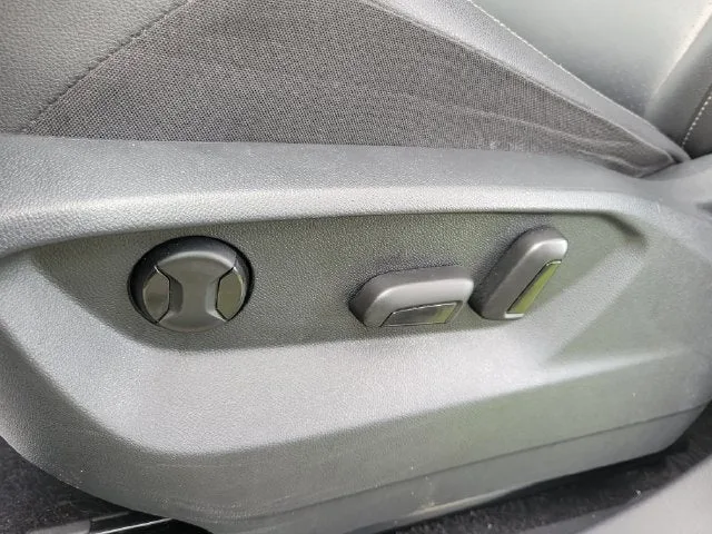 2020 Volkswagen Tiguan 2.0T SE photo 11