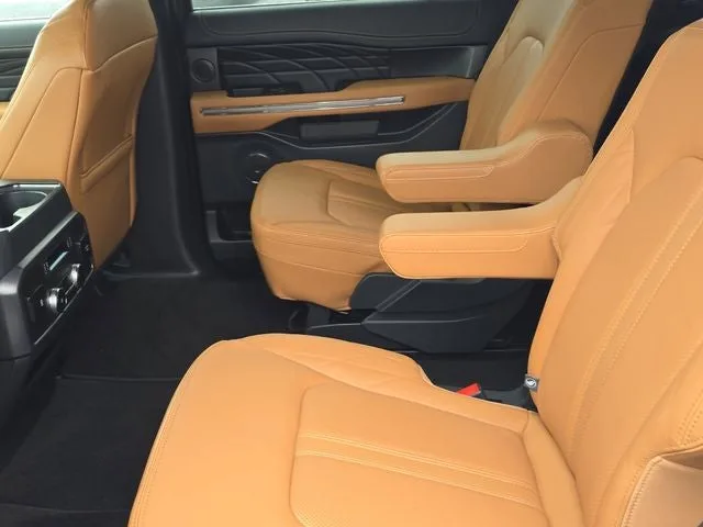 2024 Ford Expedition Platinum photo 13
