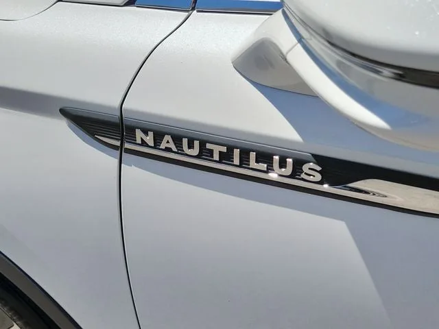 2023 Lincoln Nautilus Reserve photo 7