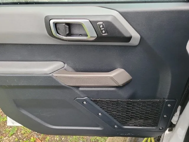 2023 Ford Bronco Black Diamond photo 17